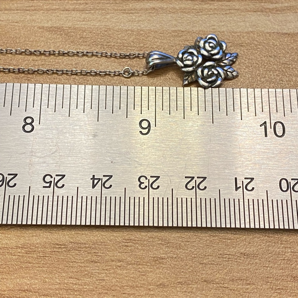 Beautiful 925 Sterling Silver Rose Pendant with no chain - Picture 8 of 8